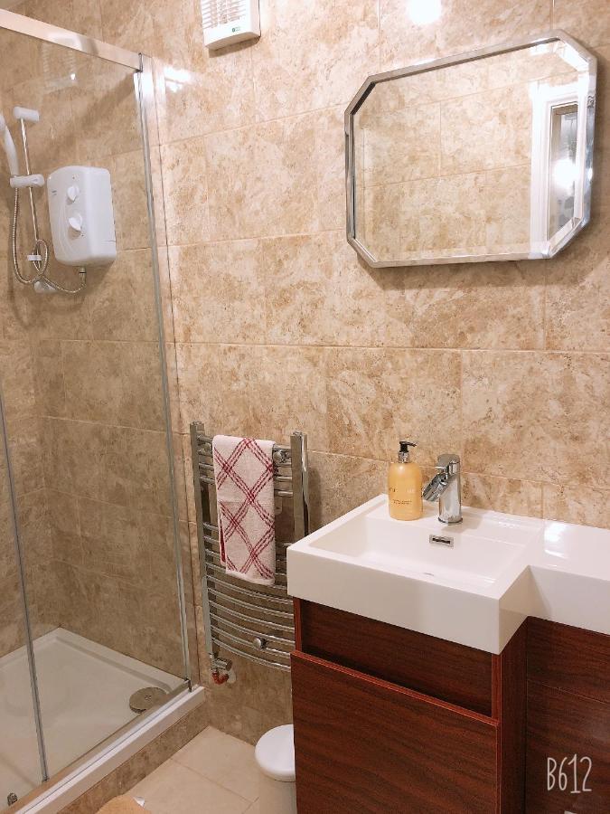 Flat 1 - Entire Modern Studio With En-Suite And Free Parking Close To Qmc, City Centre & Notts Uni ノッティンガム エクステリア 写真