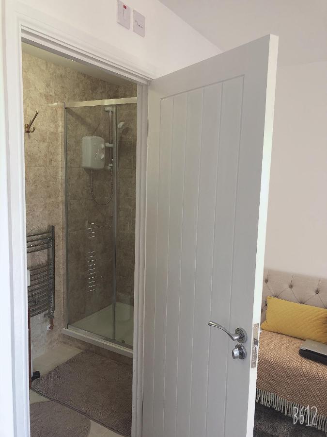 Flat 1 - Entire Modern Studio With En-Suite And Free Parking Close To Qmc, City Centre & Notts Uni ノッティンガム エクステリア 写真