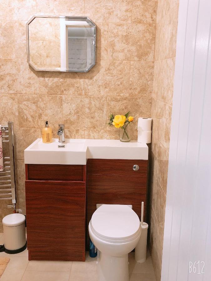 Flat 1 - Entire Modern Studio With En-Suite And Free Parking Close To Qmc, City Centre & Notts Uni ノッティンガム エクステリア 写真